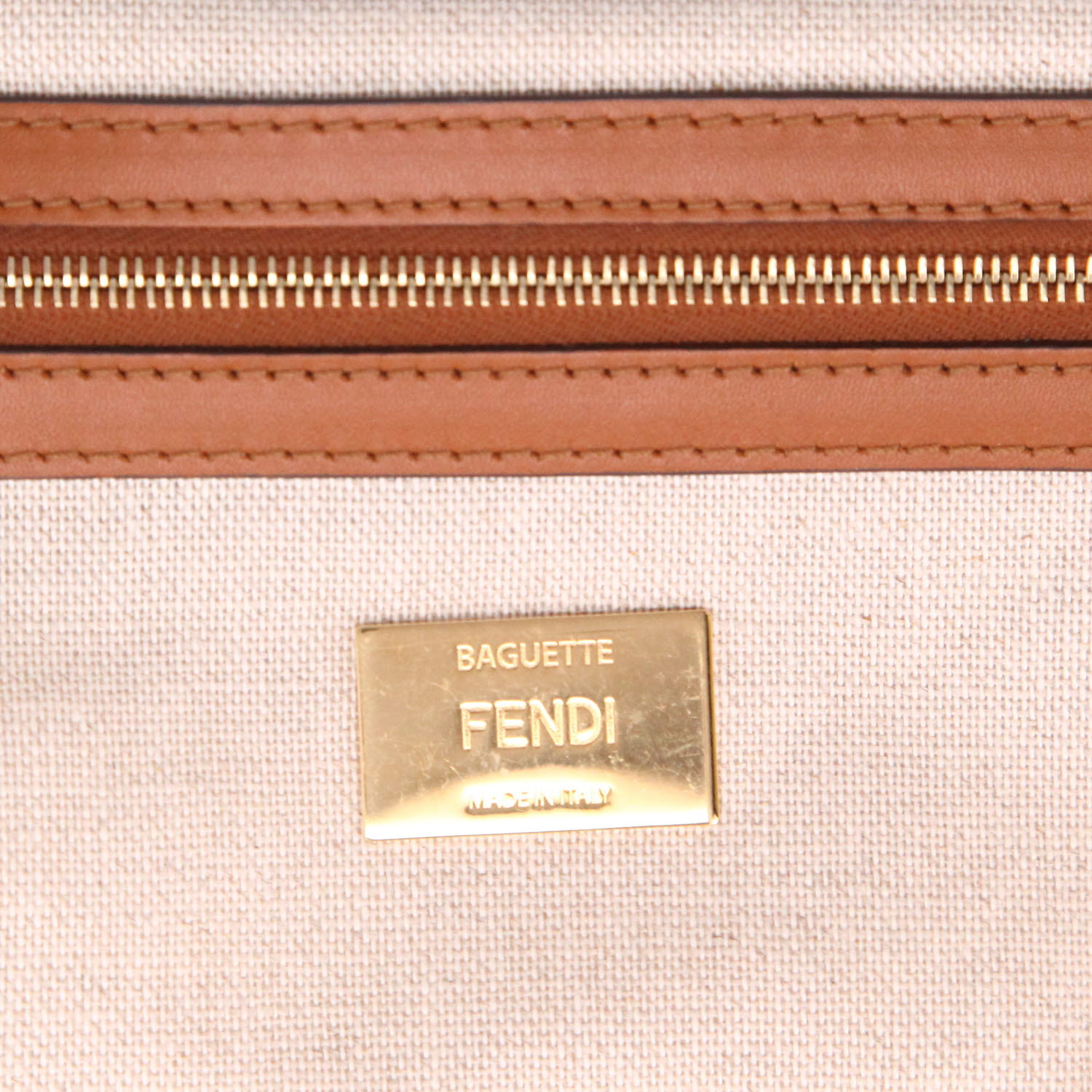 Bolso de mano Fendi  Baguette en lona Monogram multicolor beige y marrón - Detail D2