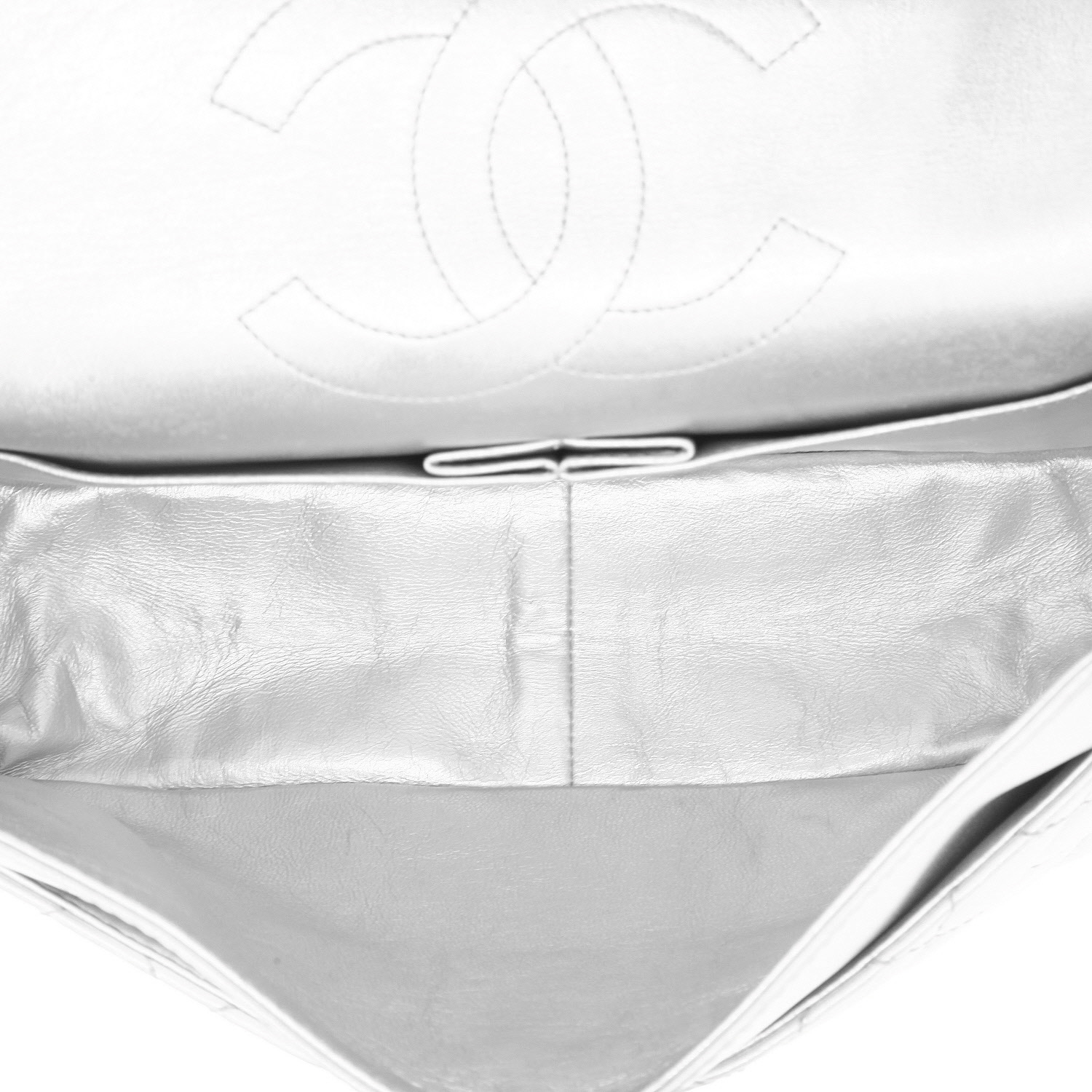 Chanel 2.55 handbag  in silver quilted leather - Detail D3