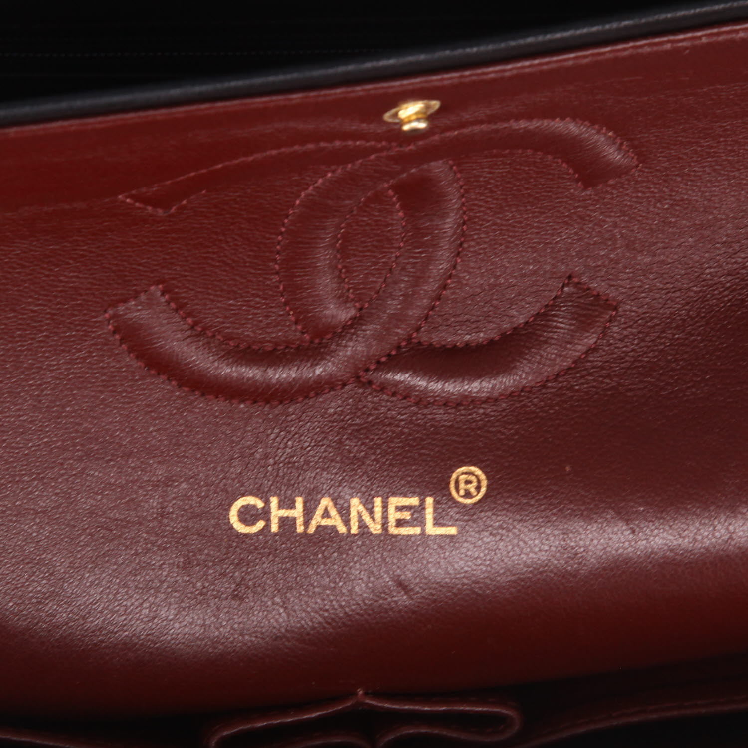 Sac à main Chanel  Timeless Classic en cuir matelassé noir - Detail D2