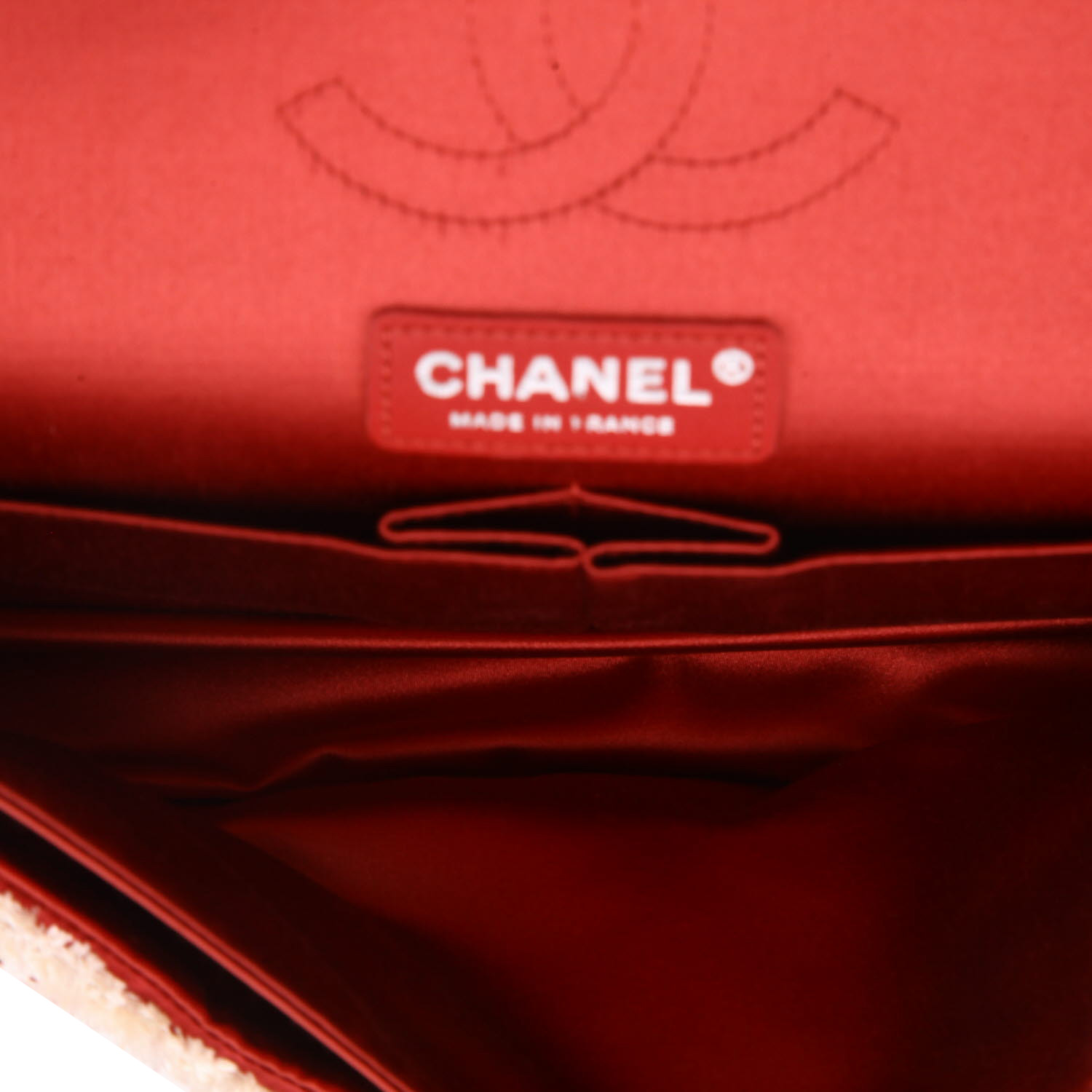 Chanel  Timeless Classic handbag  in beige raphia  and red pearl - Detail D3