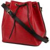 Bolso de mano Louis Vuitton  Noé en cuero negro y rojo - 00pp thumbnail