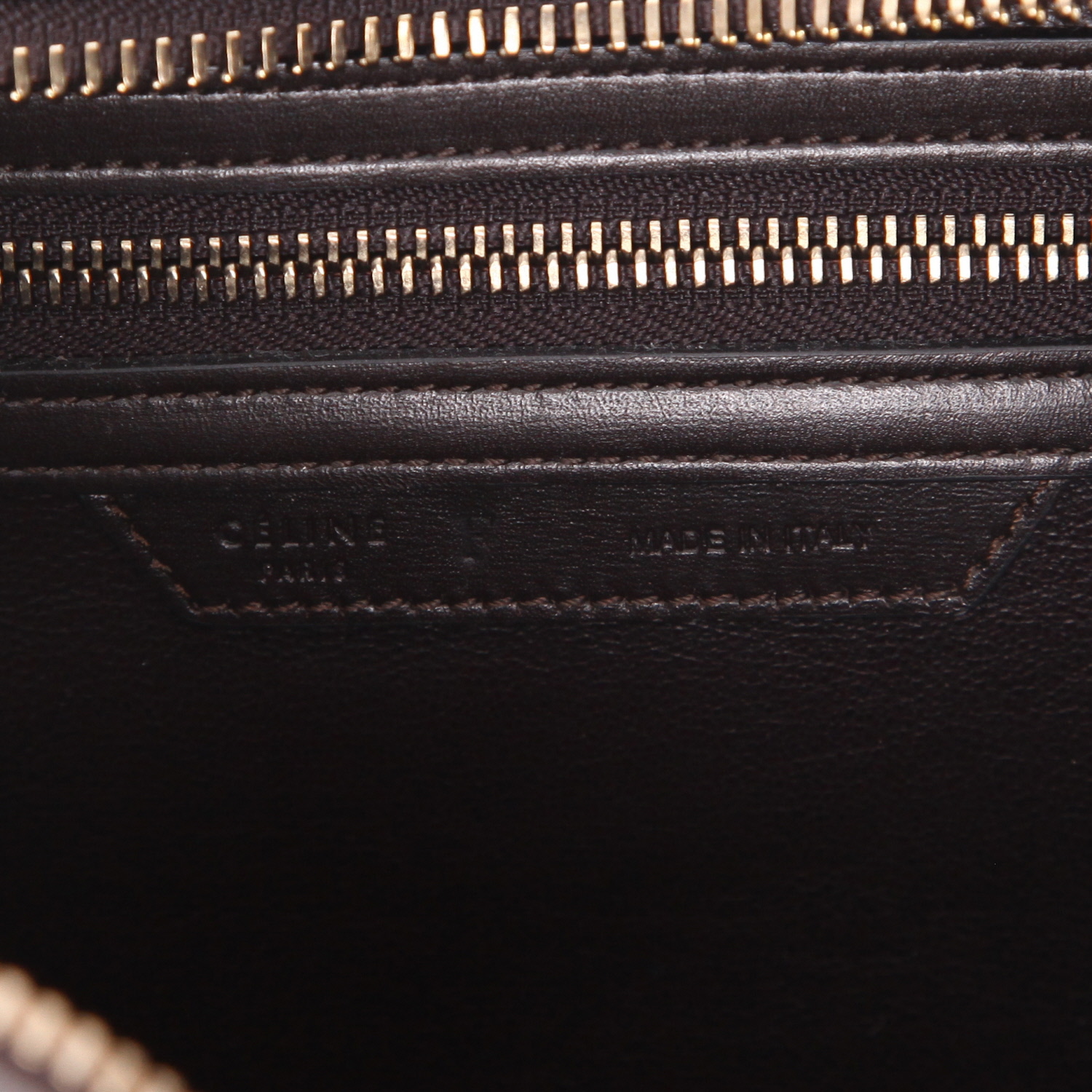 Bolso de mano Celine  Luggage Micro en cuero negro rojo y color burdeos - Detail D2