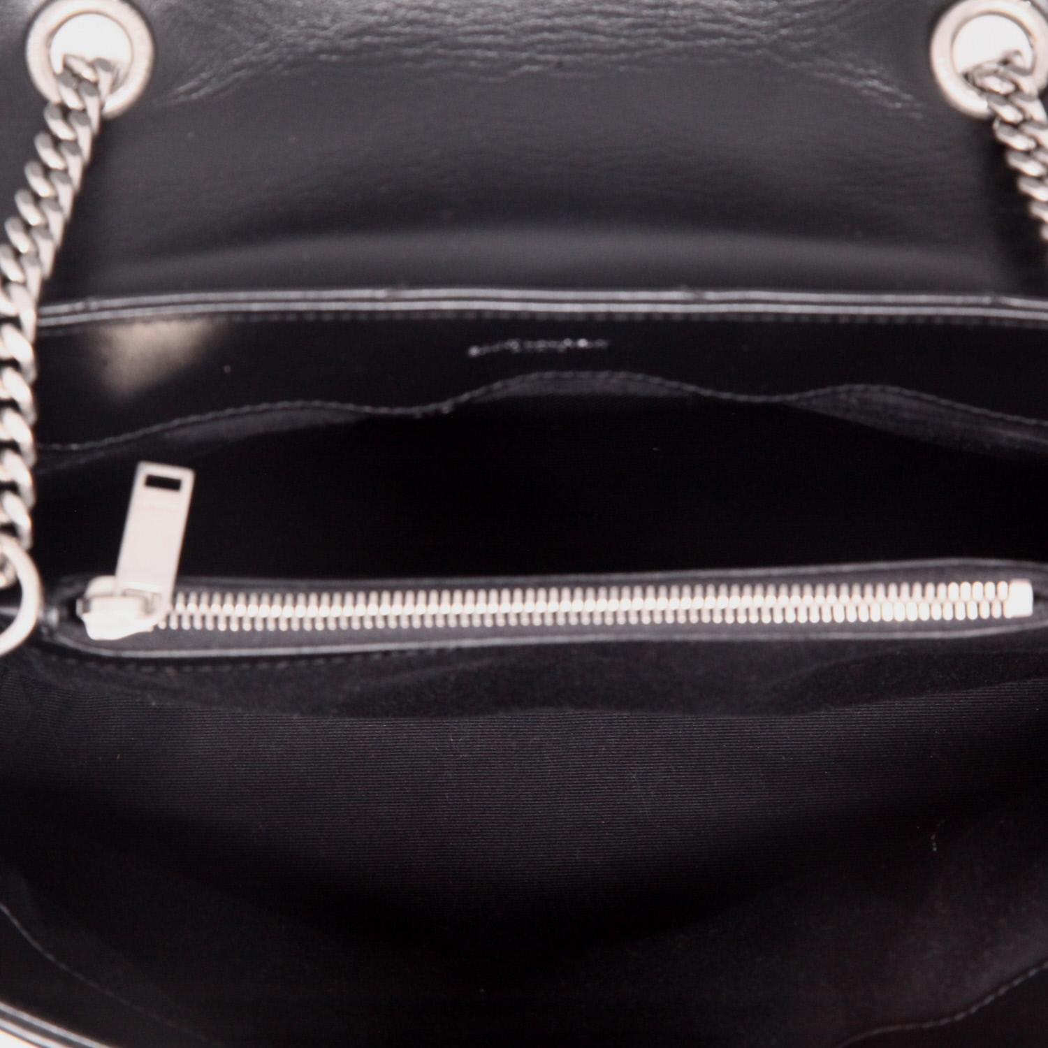Saint Laurent  Loulou medium model  shoulder bag  in black chevron quilted leather - Detail D2