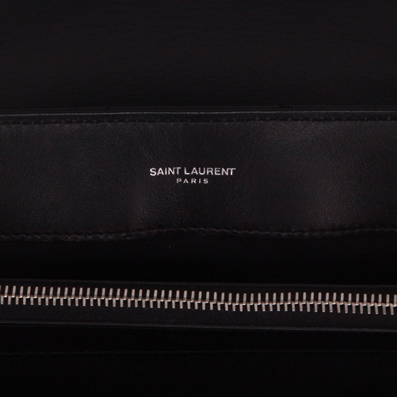 Saint Laurent  Loulou medium model  shoulder bag  in black chevron quilted leather - Detail D3