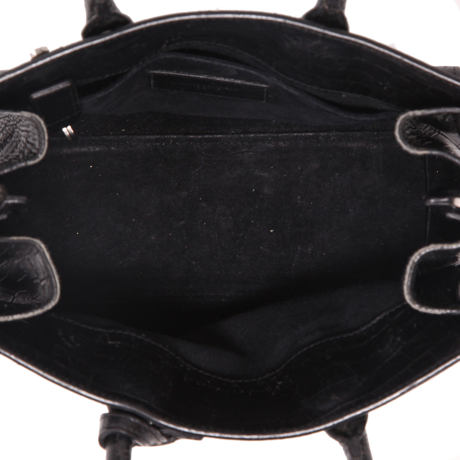 Bolso de mano Saint Laurent  Sac de jour Nano en cuero negro - Detail D3