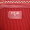 Bolsito de mano Chanel   en cuero acolchado rojo - Detail D2 thumbnail