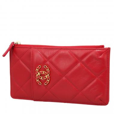 Chanel  19 wallet  in red quilted leather