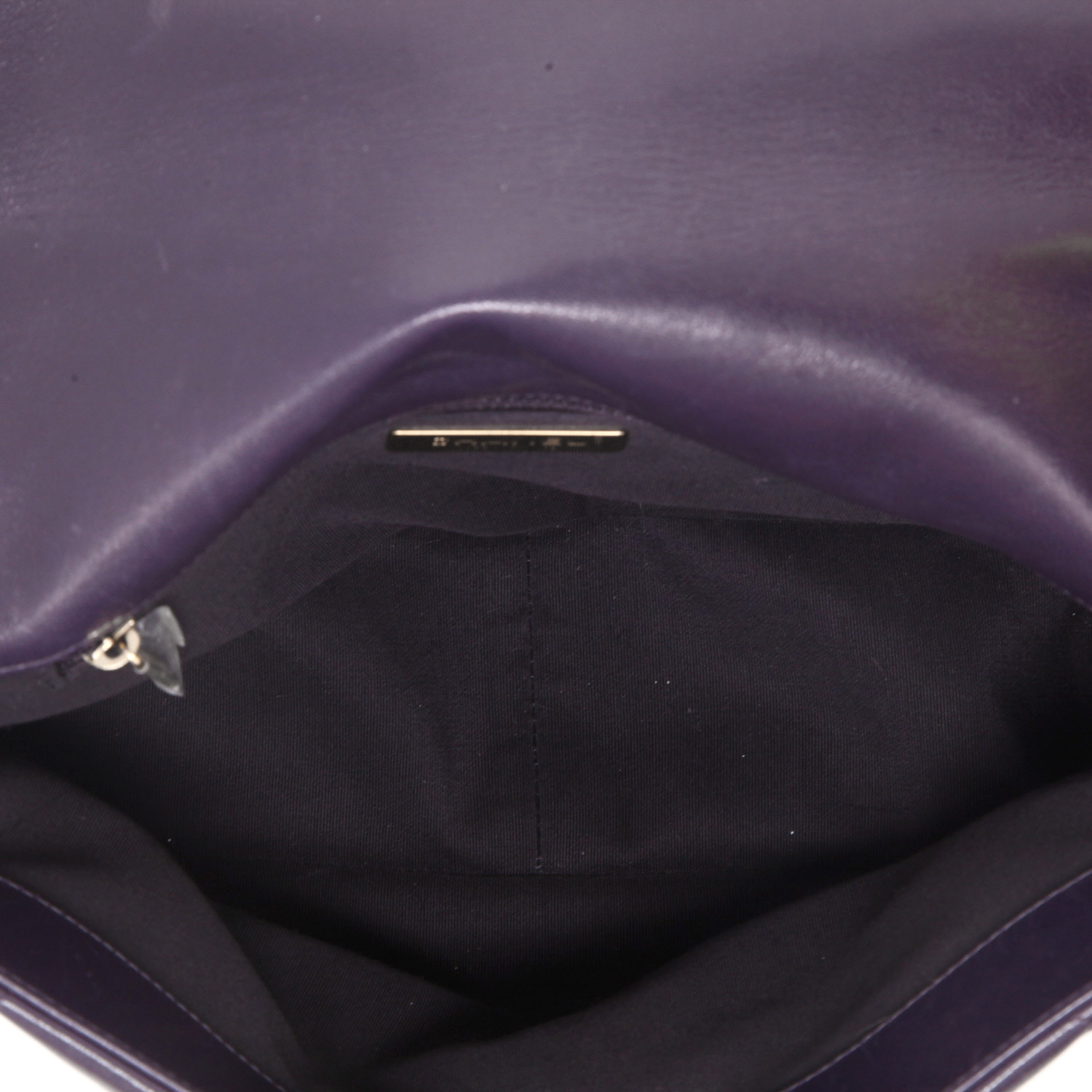 Chanel  19 shoulder bag  in plum quilted leather - Detail D3