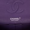 Bolso de mano Chanel  Timeless Classic en cuero acolchado violeta - Detail D2 thumbnail