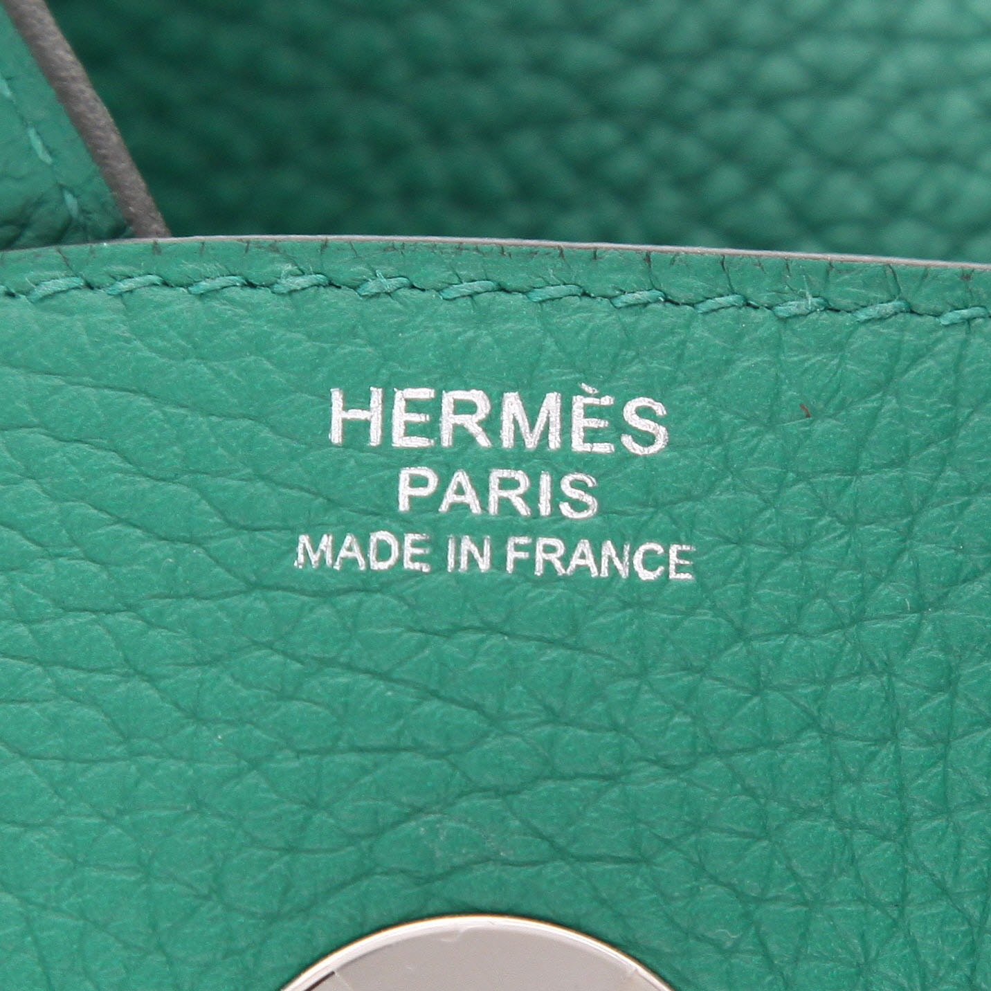 Hermès  Lindy 30 cm handbag  in Vertigo green togo leather - Detail D2