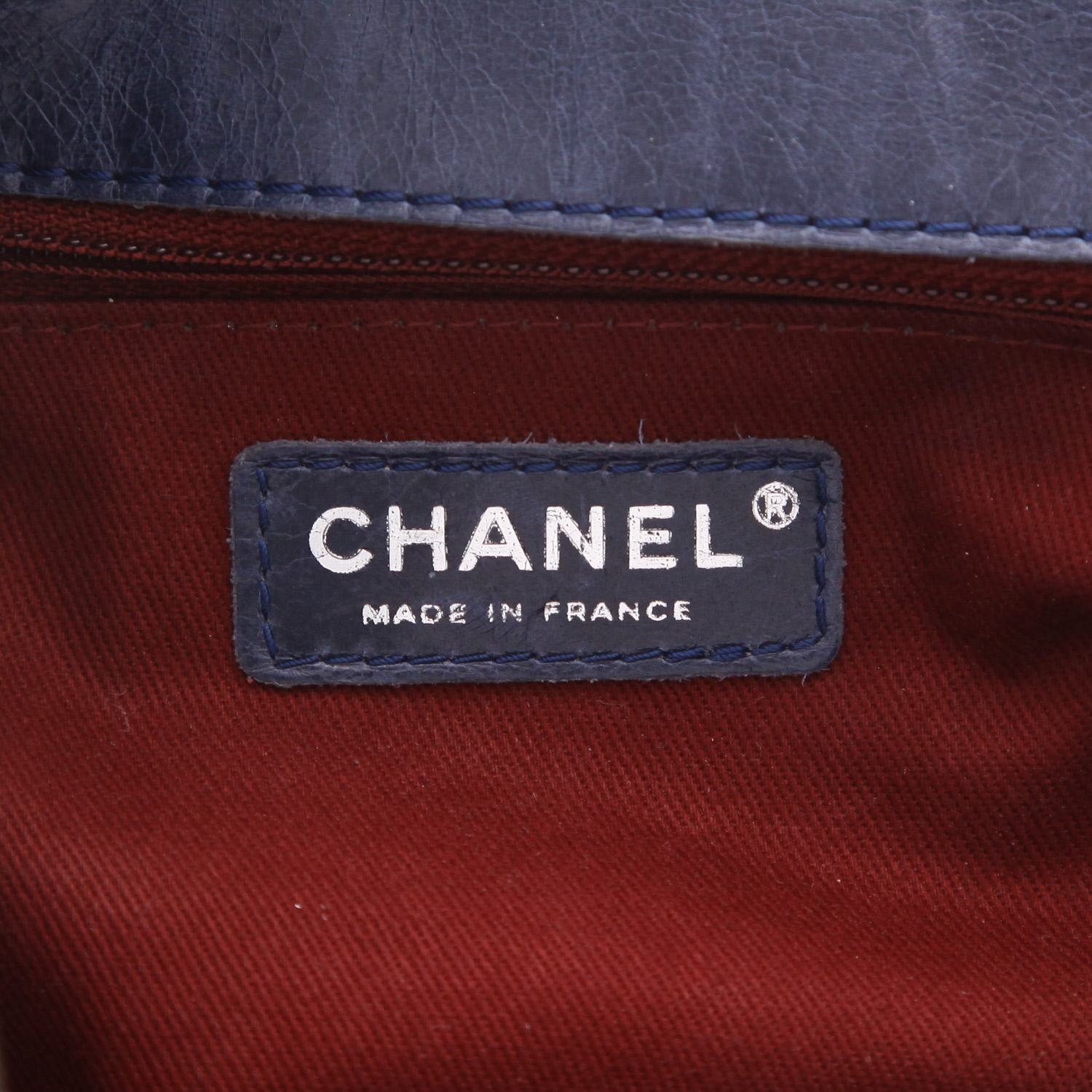 Sac bandoulière Chanel  Timeless en cuir matelassé bleu-marine - Detail D2