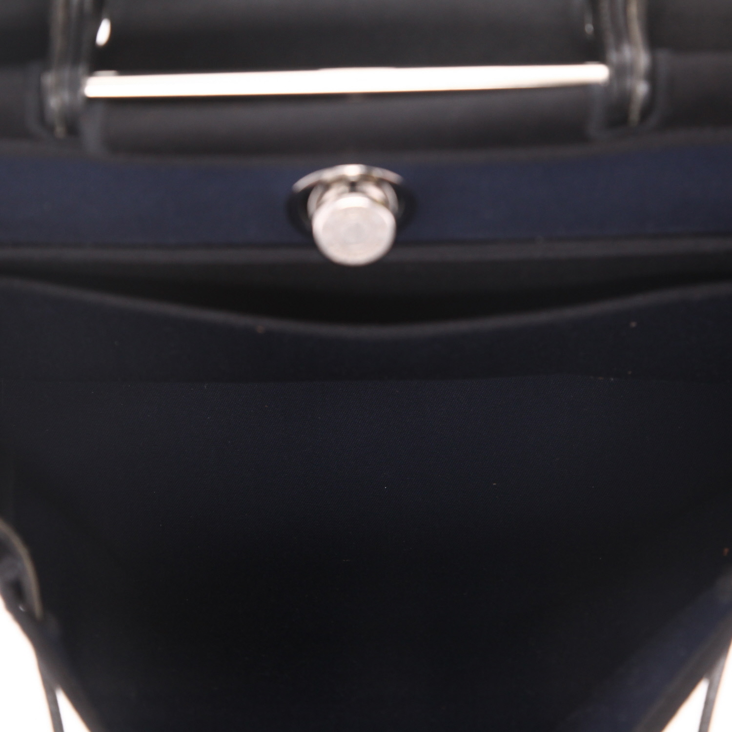 Hermès  Herbag bag worn on the shoulder or carried in the hand  in black canvas  and black Hunter cowhide - Detail D3