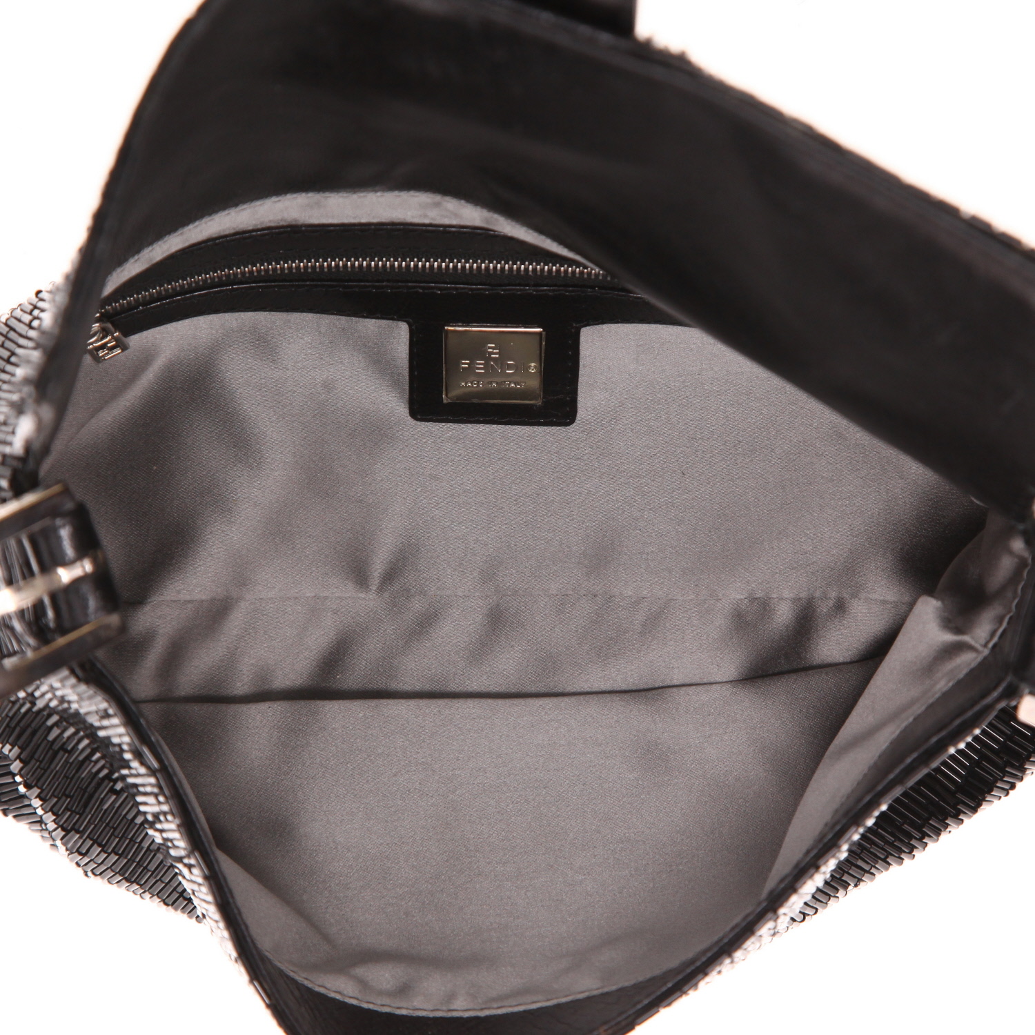 Bolso de mano Fendi  Baguette en satén negro y cuero negro - Detail D3
