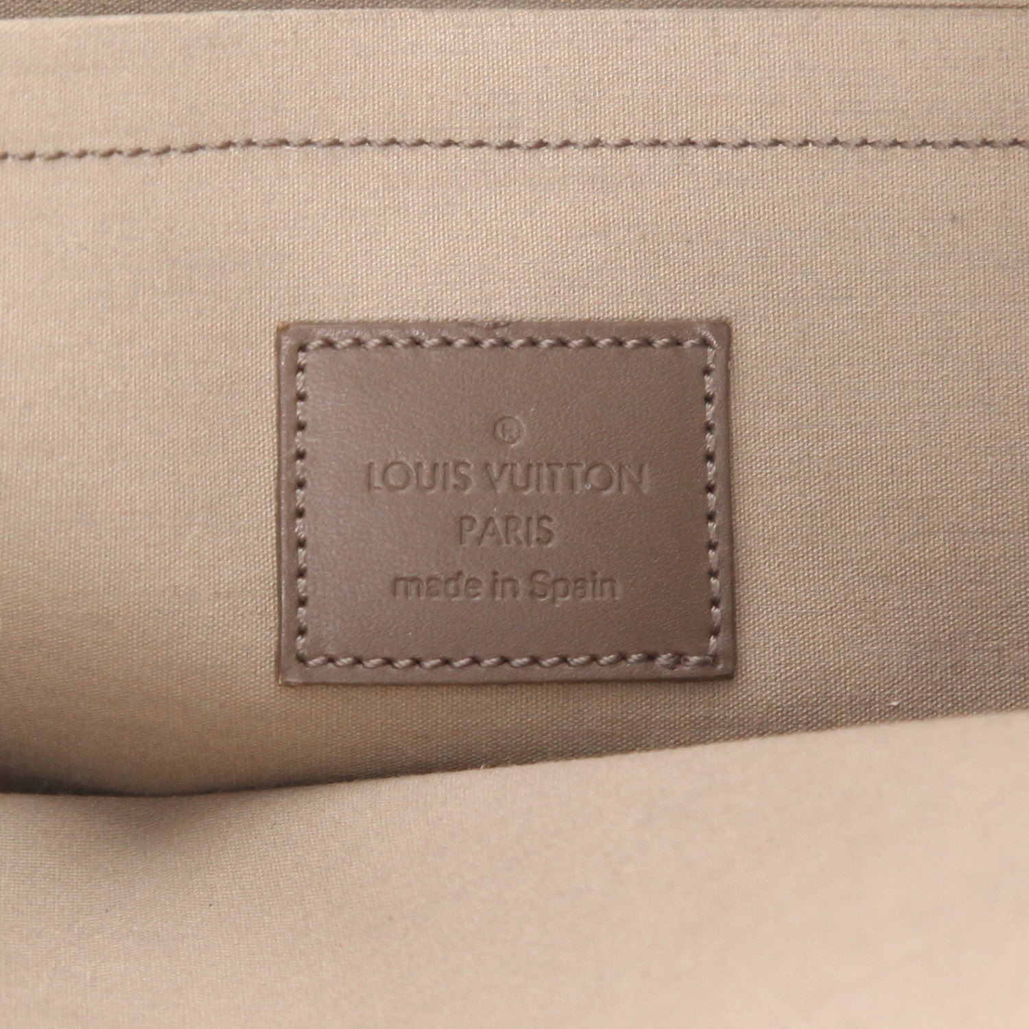 Sac à main Louis Vuitton  Croisette en cuir épi taupe - Detail D2