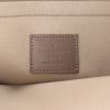 Bolso de mano Louis Vuitton  Croisette en cuero Epi color topo - Detail D2 thumbnail