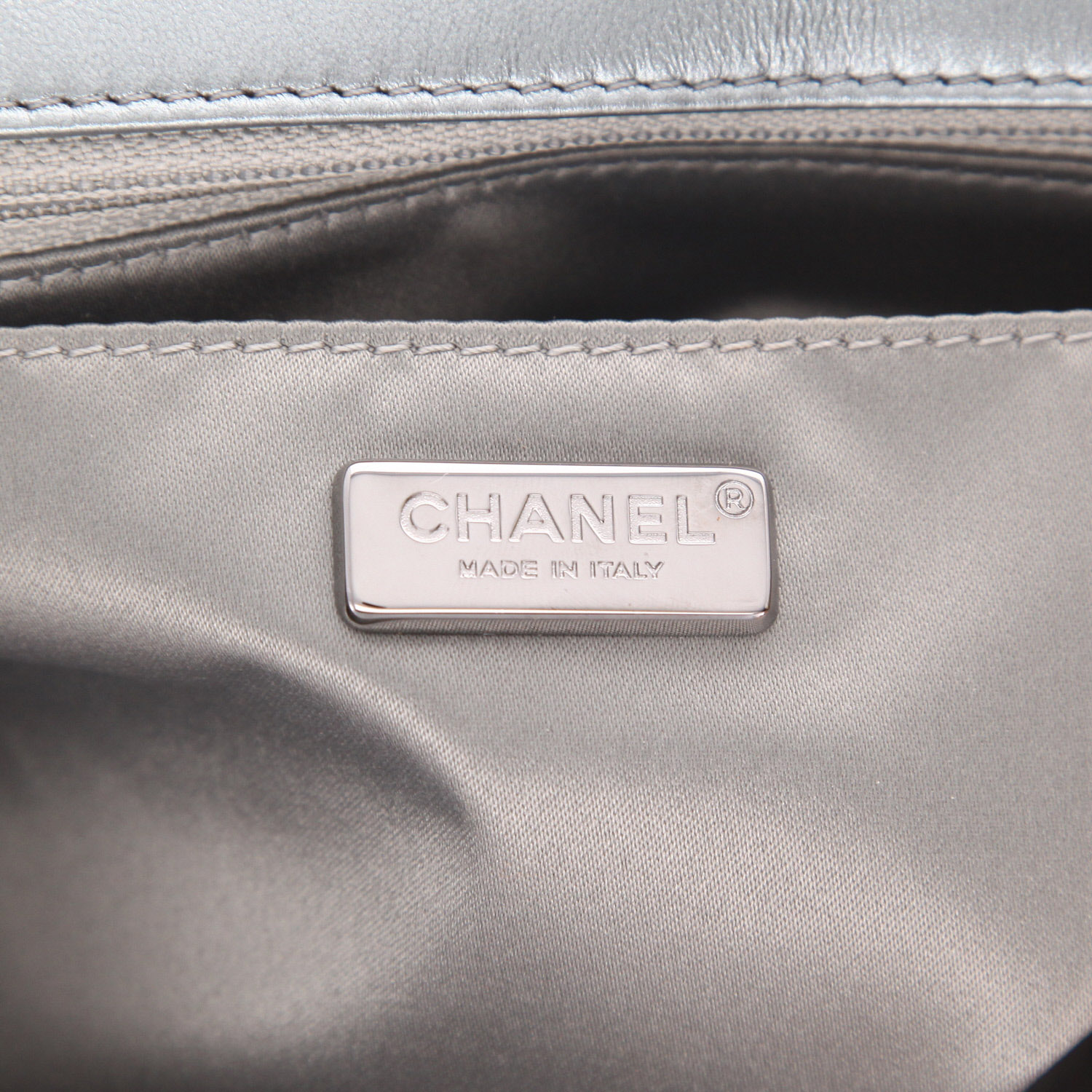Chanel  Timeless handbag  in silver paillette - Detail D2