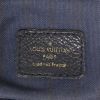 Bolso de mano Louis Vuitton  Artsy modelo mediano  en cuero monogram huella azul marino - Detail D2 thumbnail