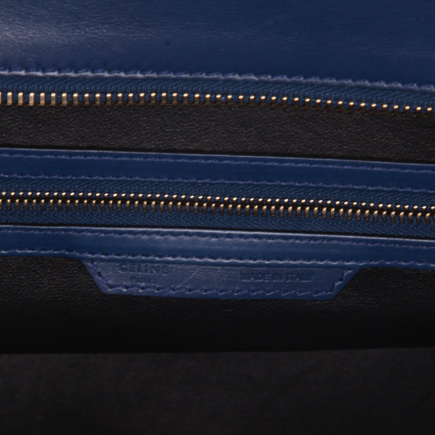 Celine  Luggage medium model  handbag  in black and navy blue leather - Detail D2