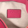 Bolso bandolera Loewe  Pocket en cuero rosa - Detail D2 thumbnail