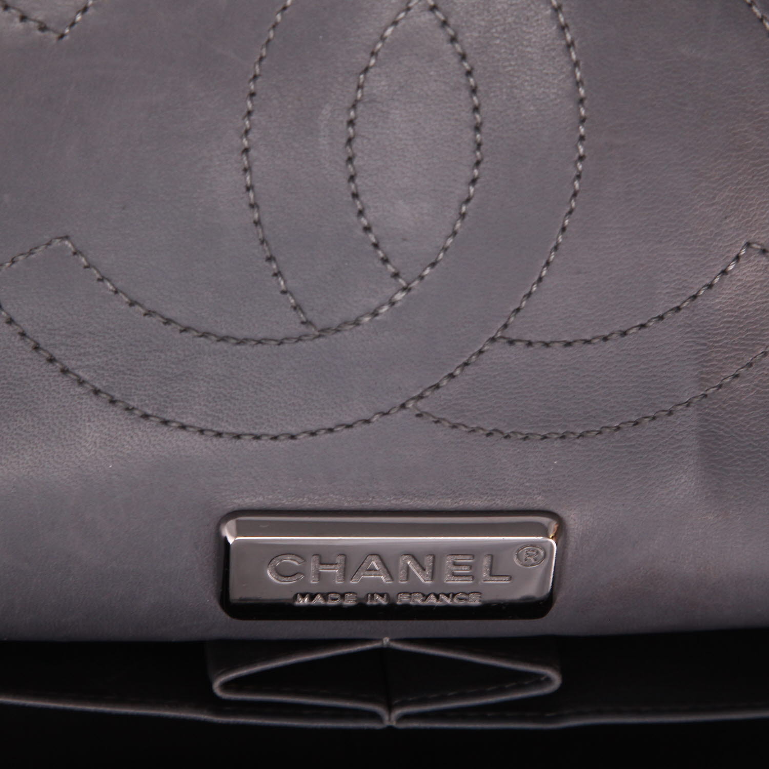 Sac à main Chanel  Timeless Jumbo en python gris - Detail D2