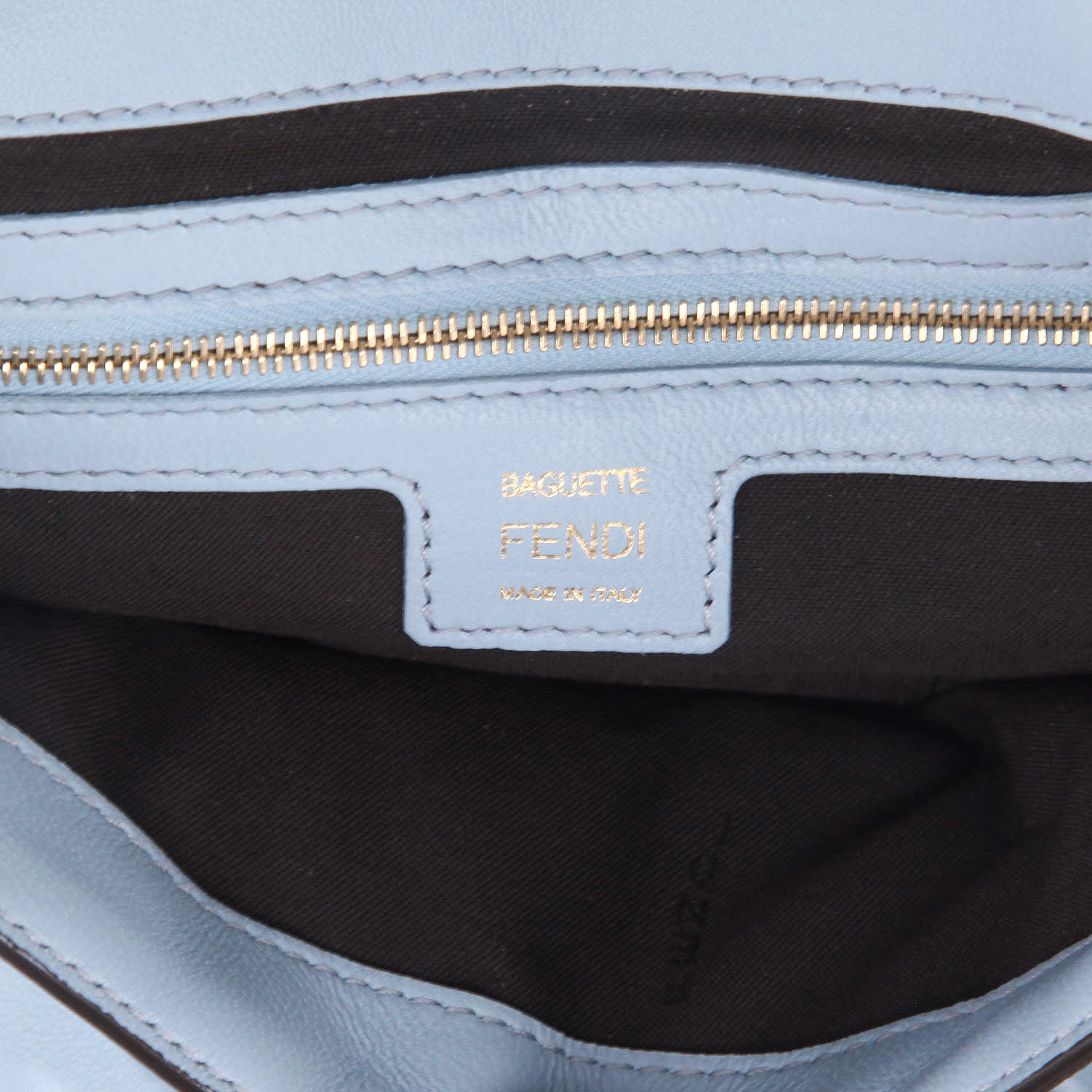Bolso de mano Fendi  Baguette en cuero Monogram azul claro - Detail D2