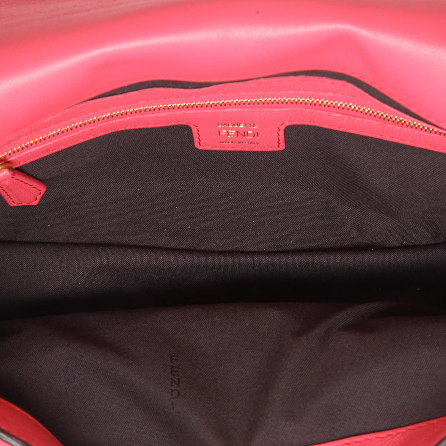 Fendi  Baguette handbag  in fushia pink monogram leather - Detail D3
