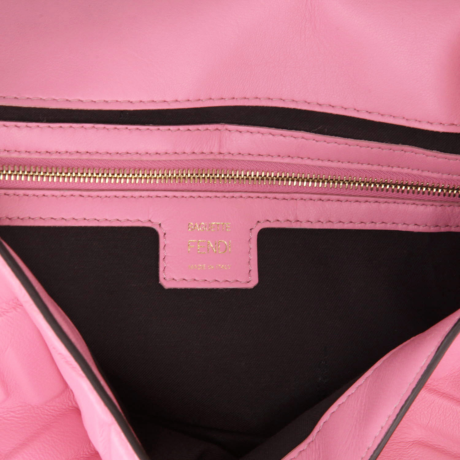 Fendi  Baguette handbag  in pink monogram leather - Detail D2