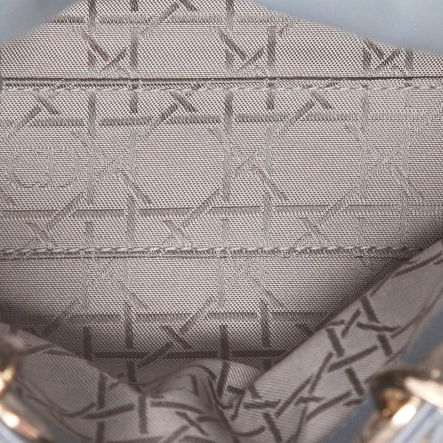 Sac à main Dior  Lady Dior mini  en cuir cannage bleu-ciel - Detail D3