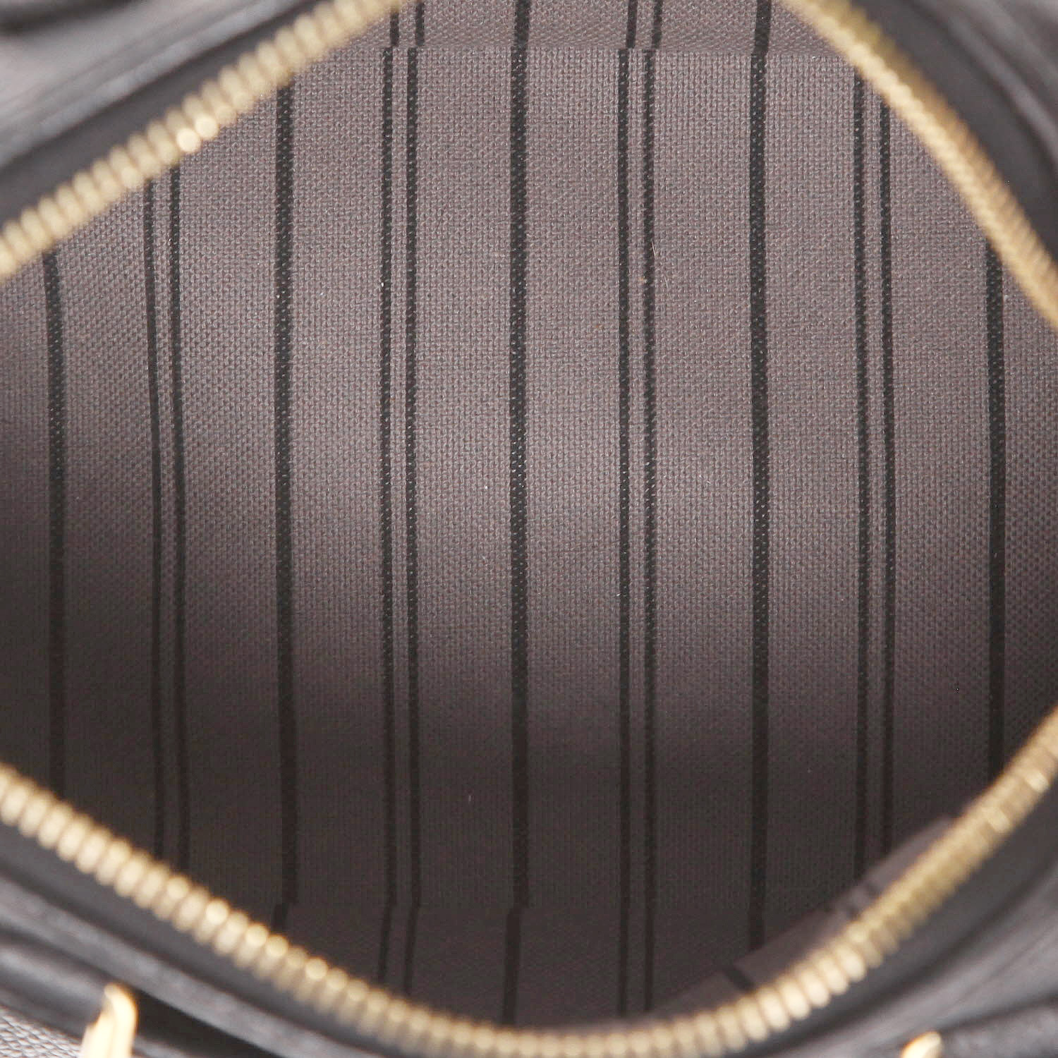 Sac à main Louis Vuitton  Nano Speedy en cuir monogram empreinte noir et cuir grainé noir - Detail D3