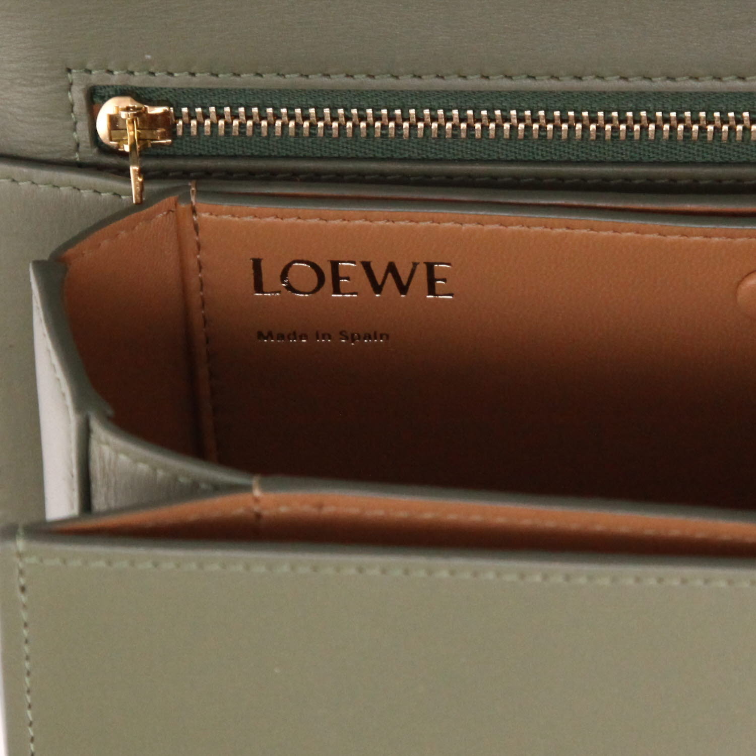 Loewe  Goya handbag  in green leather - Detail D2