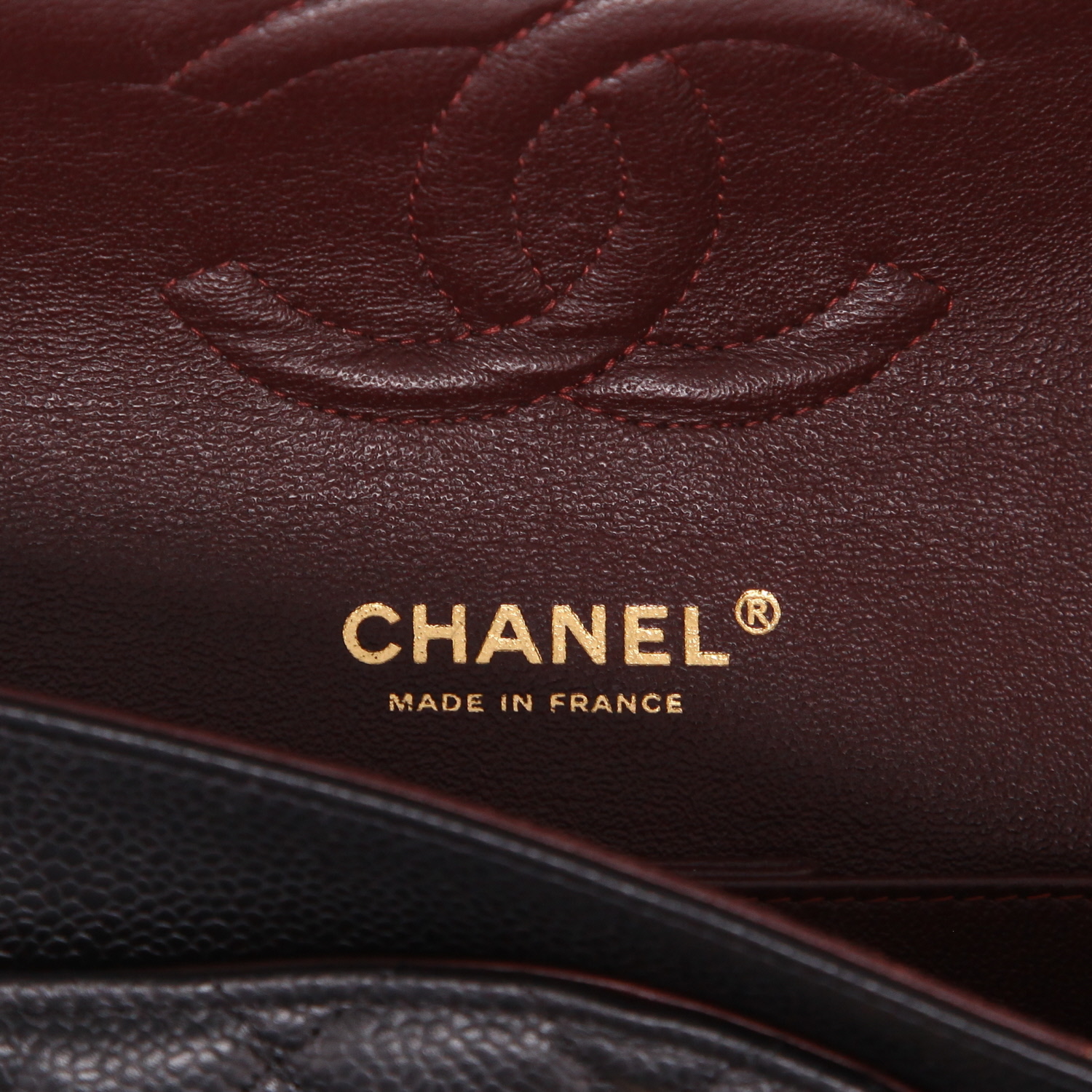 Sac à main Chanel  Timeless Classic en cuir grainé matelassé noir - Detail D2