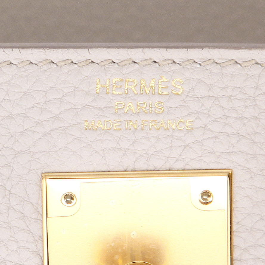 Hermès  Kelly 28 cm handbag  in Gris-Béton togo leather - Detail D2