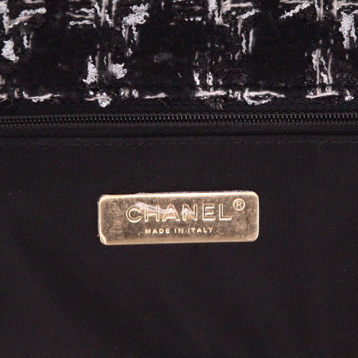Sac bandoulière Chanel  19 en tweed noir et gris - Detail D2