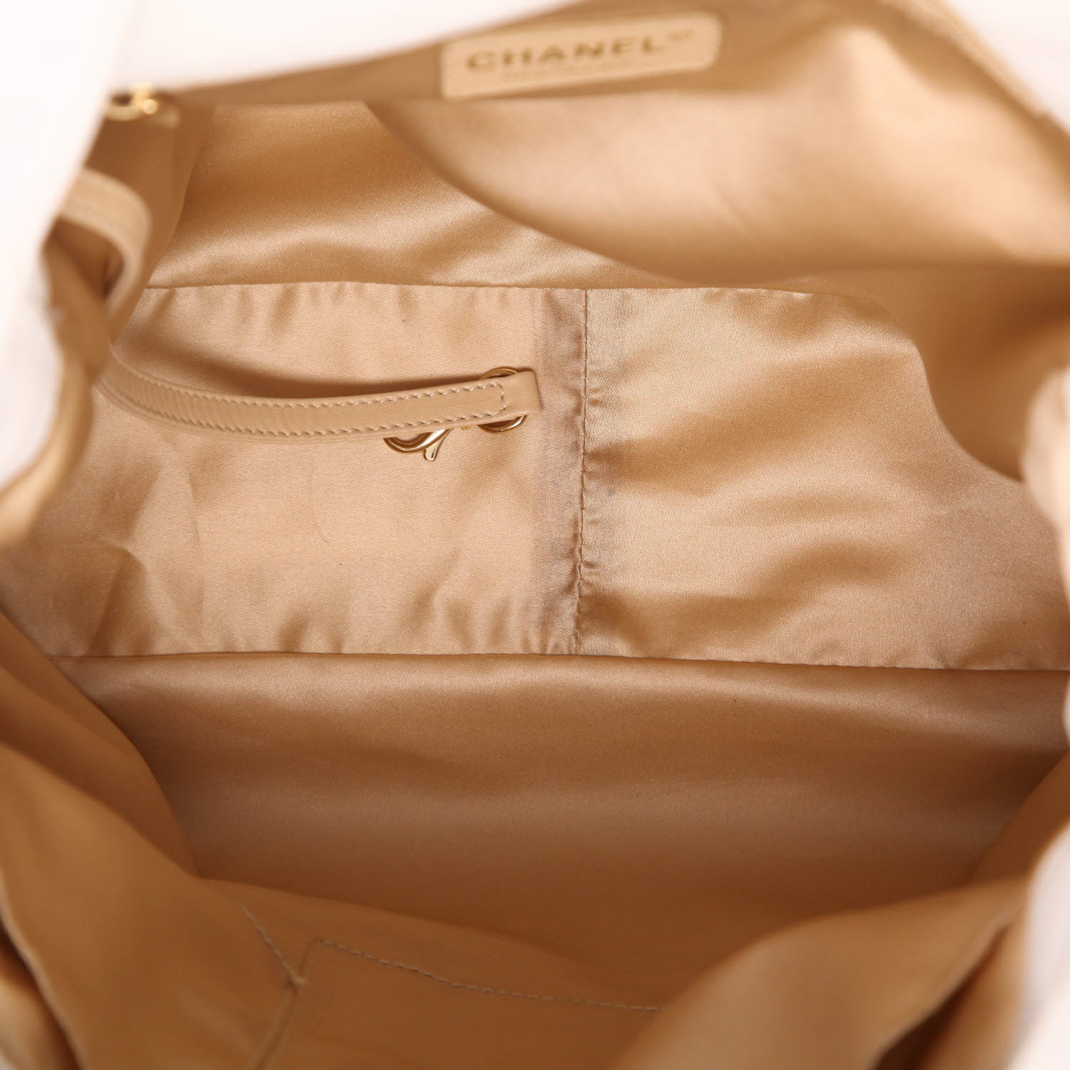 Sac cabas Chanel   en cuir blanc - Detail D3