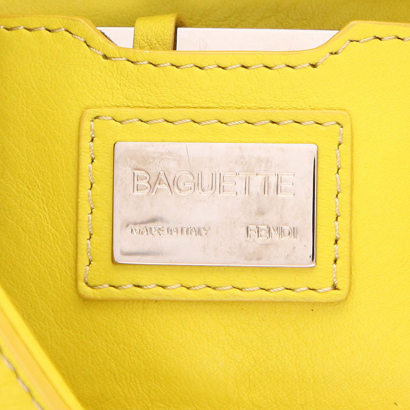 Bolso de mano Fendi  Baguette en cuero amarillo - Detail D2
