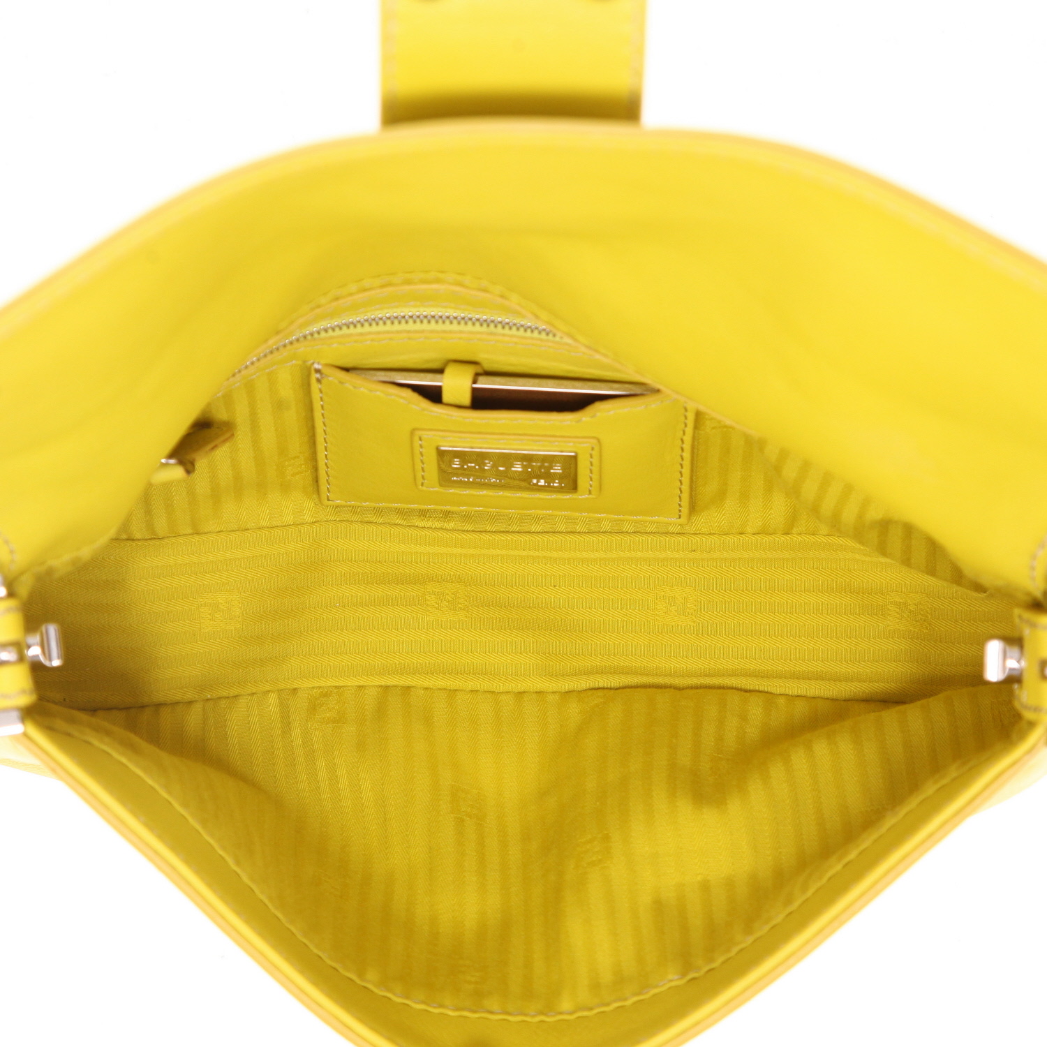 Fendi  Baguette handbag  in yellow leather - Detail D3