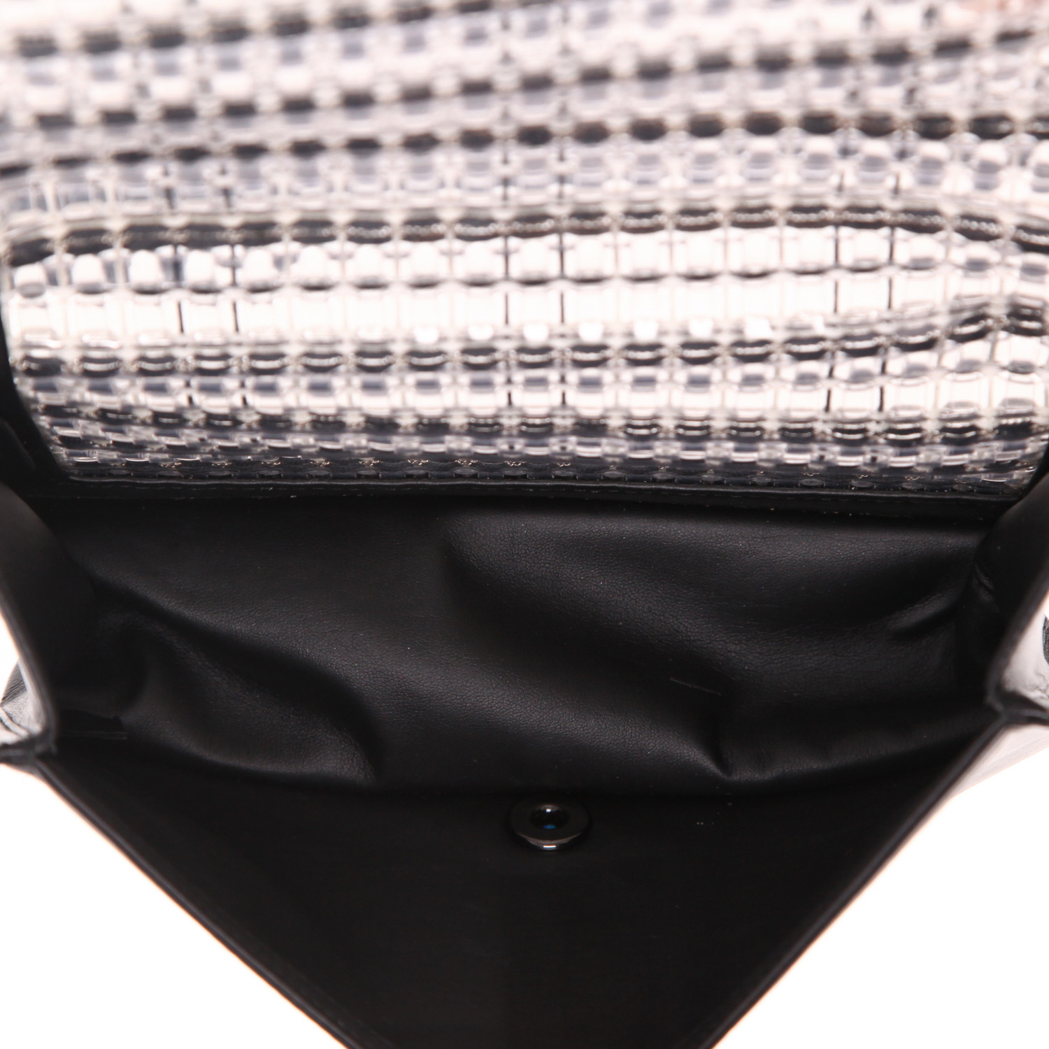 Sac bandoulière Chanel  Boy en cuir noir et perle grise - Detail D3