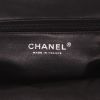 Bolsito de mano Chanel  Pochette en satén negro - Detail D2 thumbnail