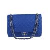 Chanel  Timeless Maxi Jumbo handbag  in blue quilted leather - 360 thumbnail