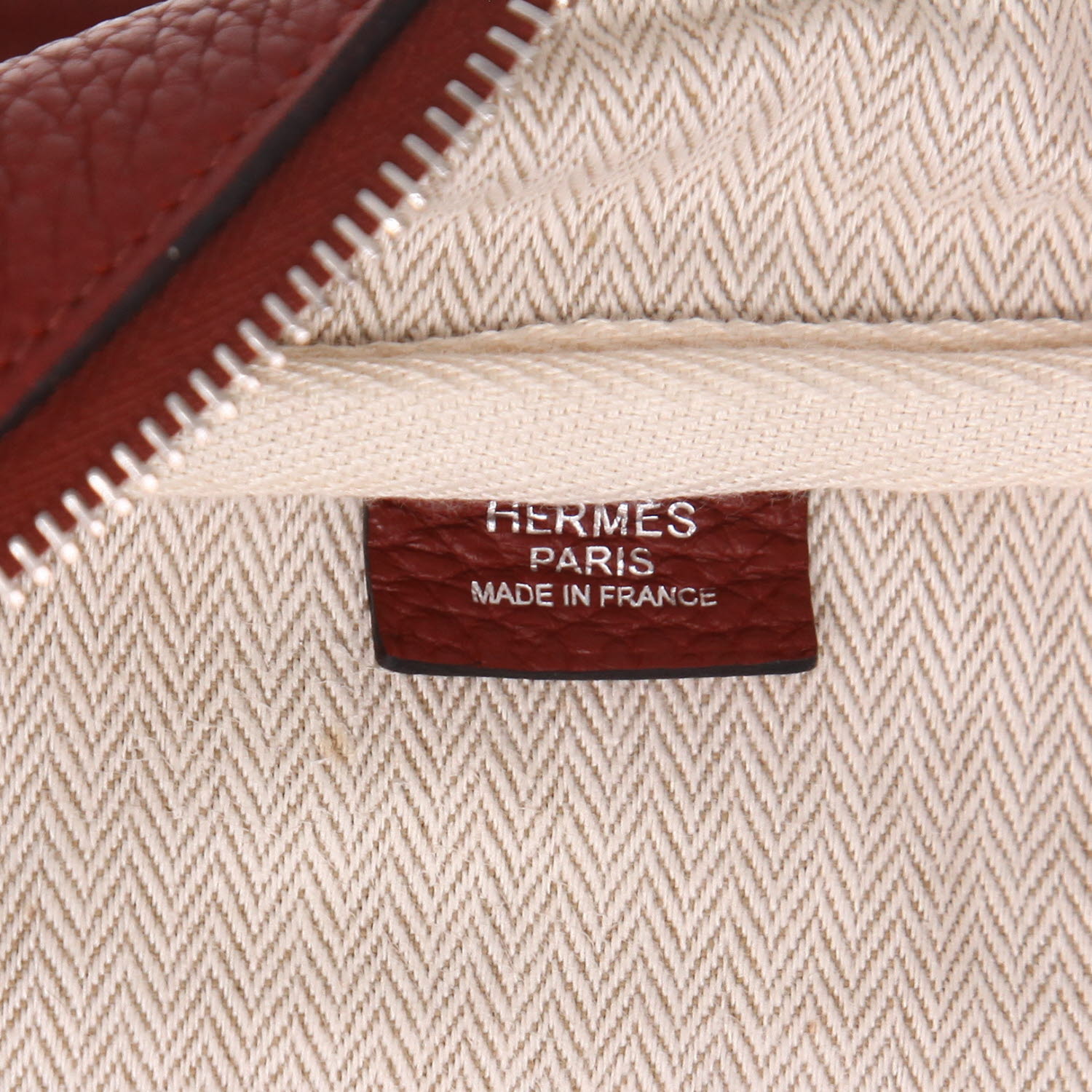 Hermès  Victoria handbag  in red togo leather - Detail D2