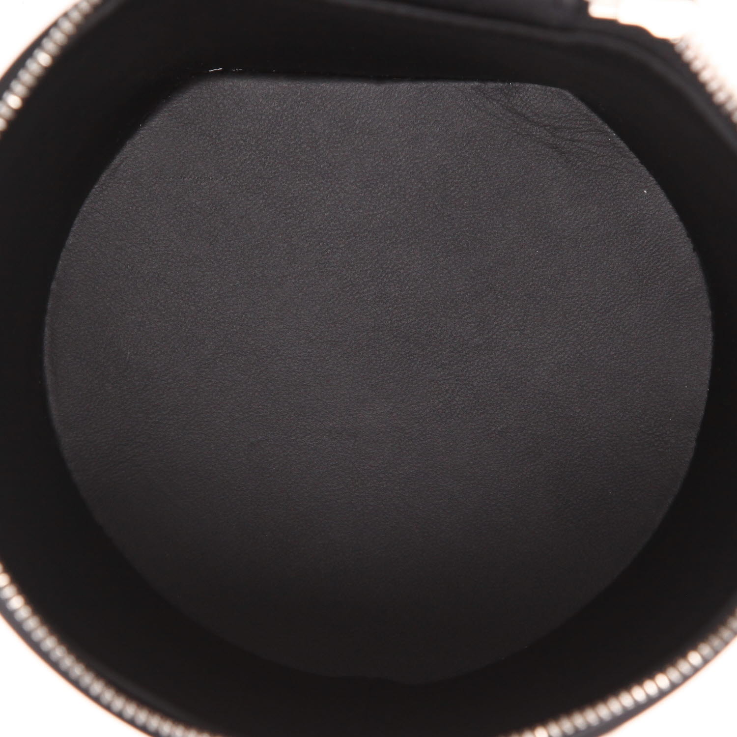 Louis Vuitton  Cannes handbag  in black leather - Detail D3