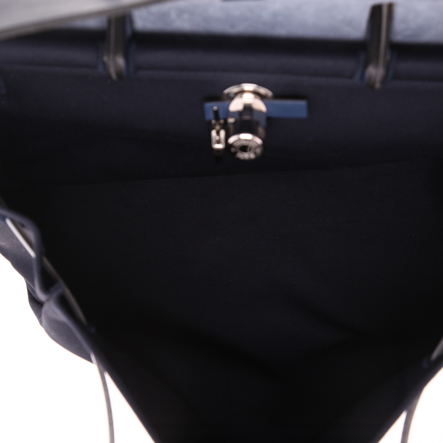 Hermès  Herbag bag worn on the shoulder or carried in the hand  in navy blue canvas  and blue leather - Detail D3