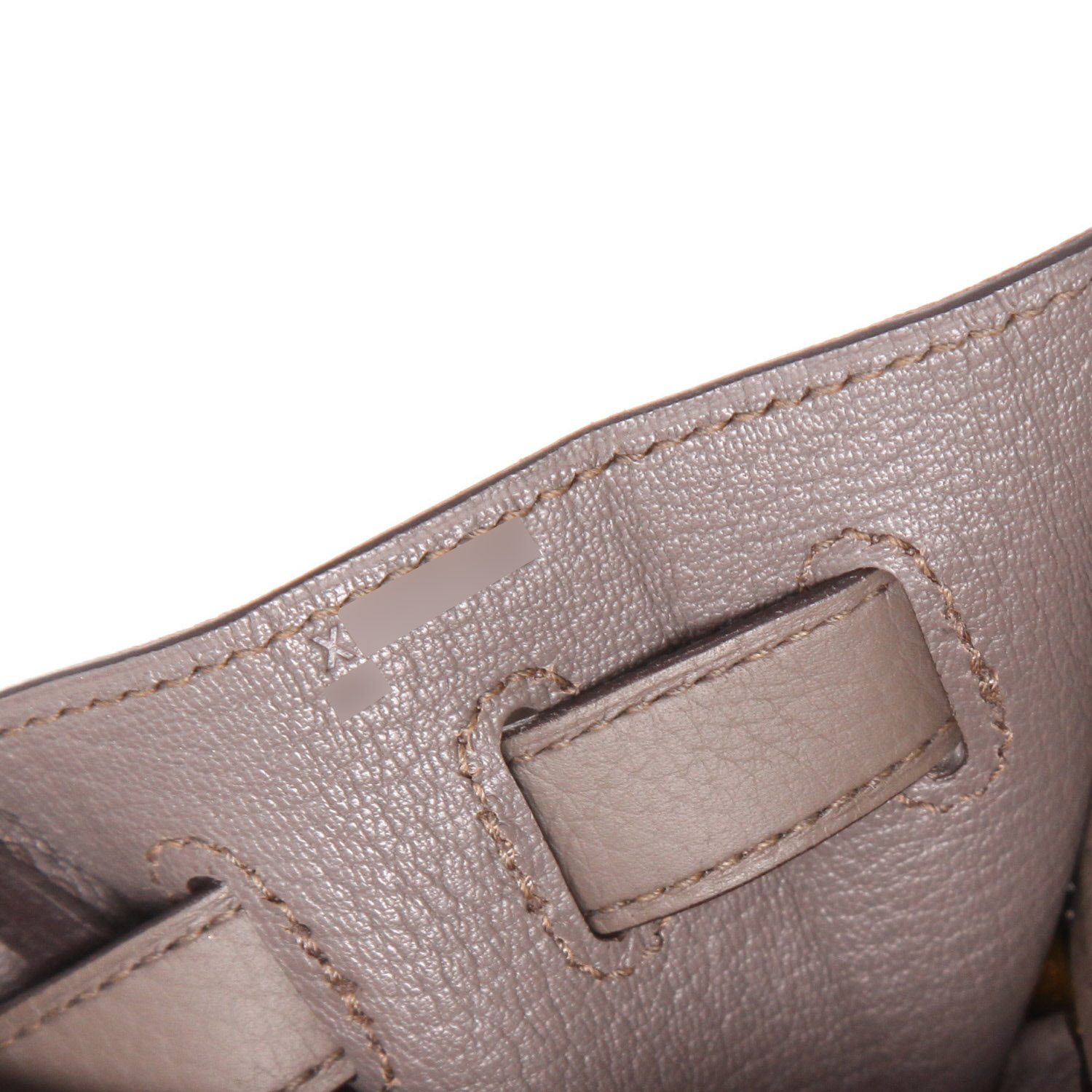 Bolso de mano Hermès  Kelly 28 cm en cuero togo gris estaño - Detail D4