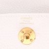 Bolso de mano Hermès  Lindy mini  en cuero togo blanco - Detail D2 thumbnail