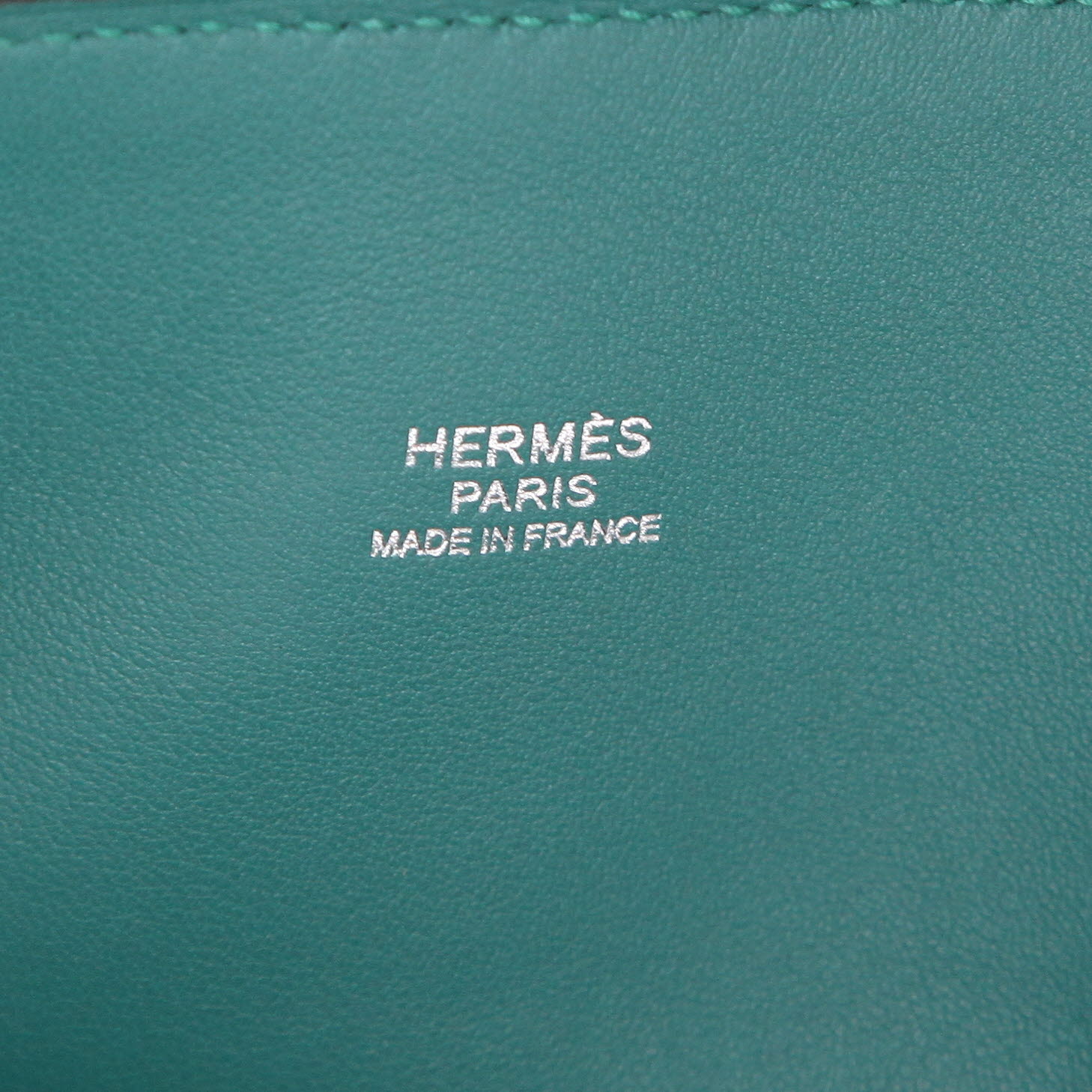 Hermès  Bolide 25 cm handbag  in green Swift leather - Detail D2