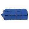 Bottega Veneta   clutch-belt  in blue leather - Detail D1 thumbnail