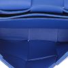 Bottega Veneta   clutch-belt  in blue leather - Detail D3 thumbnail