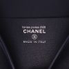 Chanel   pouch  in navy blue leather - Detail D2 thumbnail