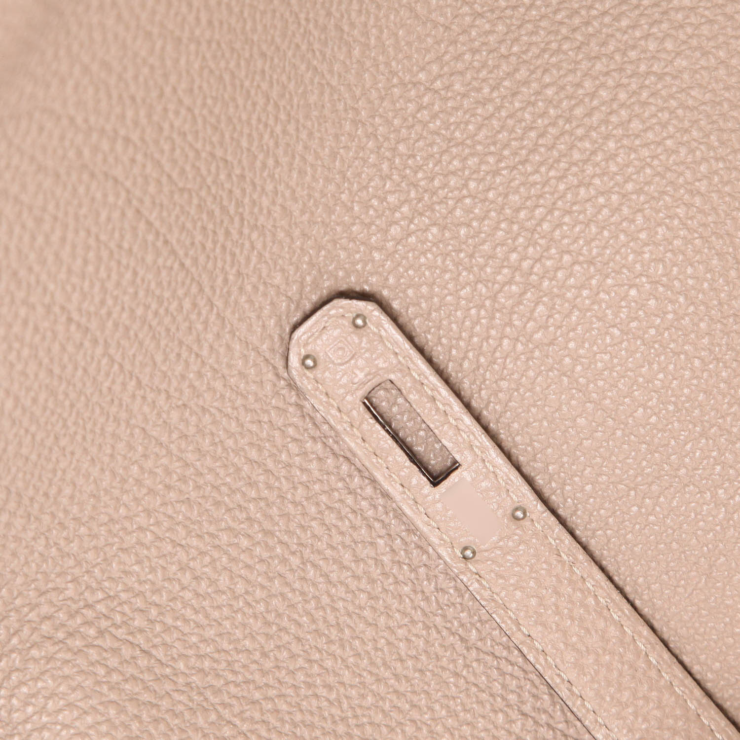 Hermès  Birkin 40 cm handbag  in tourterelle grey togo leather - Detail D4