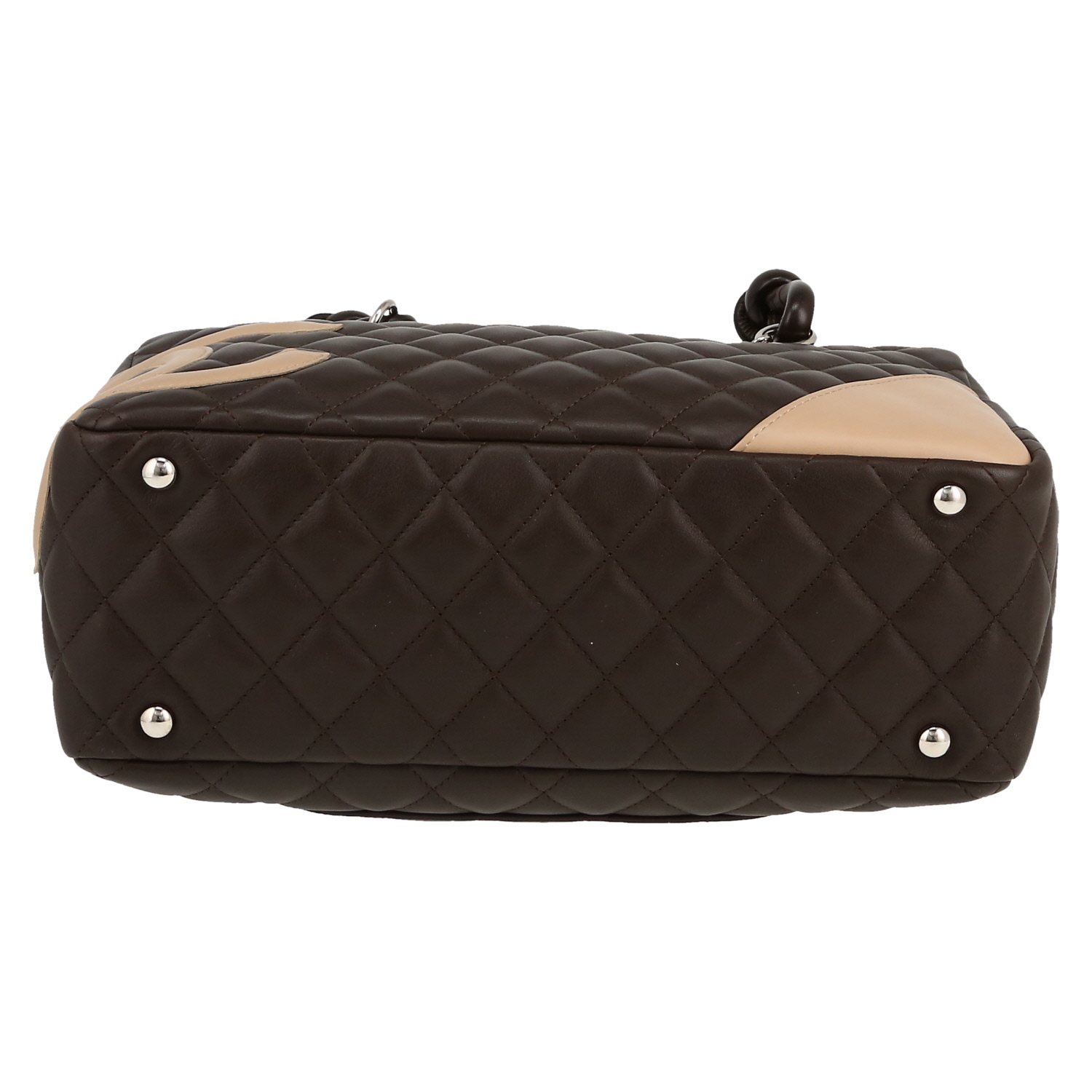 Sac à main Chanel  Cambon en cuir matelassé marron et cuir beige - Detail D1